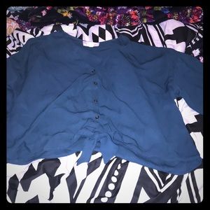 3 quarter length sleeve and looks amazing on 😍